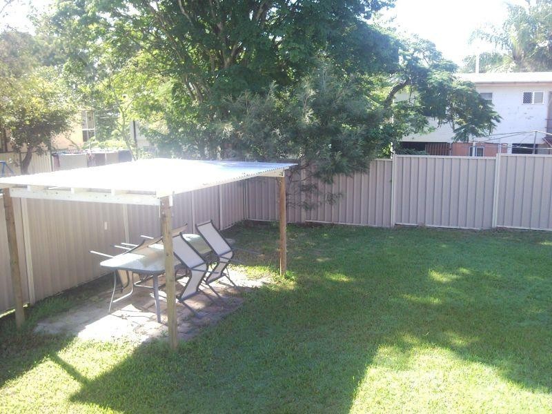 1/10 Roseglen Street, Greenslopes QLD 4120