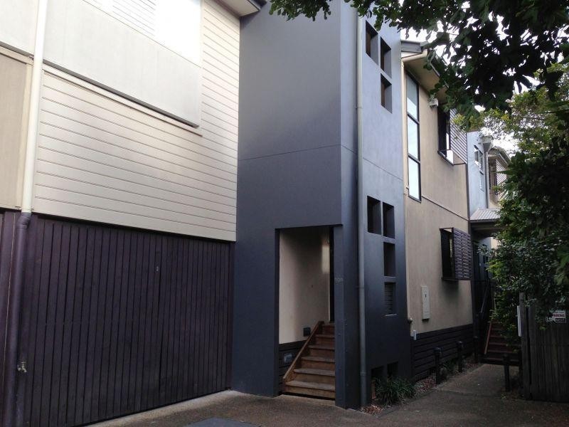 59A Riding Road, Hawthorne QLD 4171