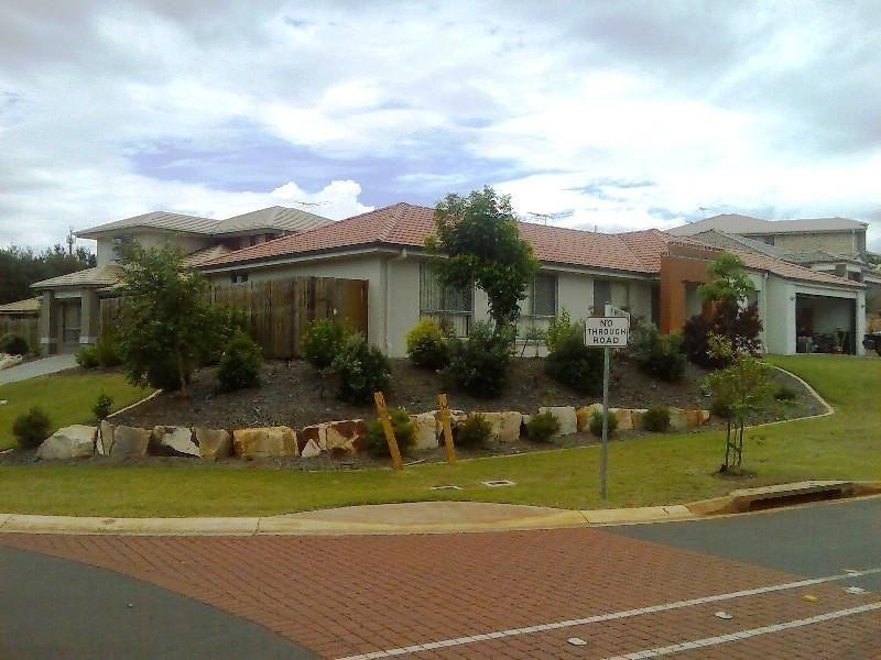 2 Whitsunday Place, Redland Bay QLD 4165