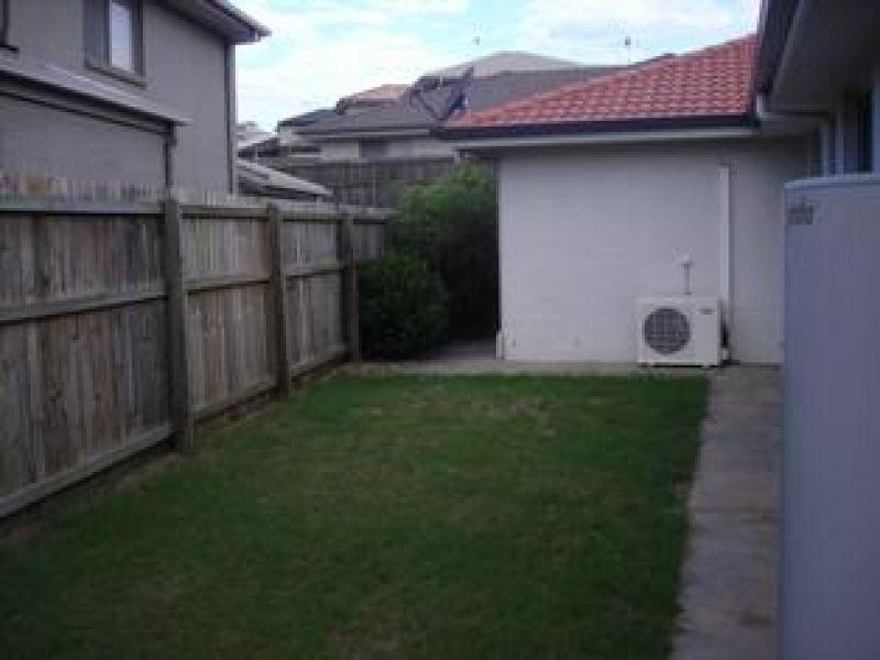 2 Whitsunday Place, Redland Bay QLD 4165