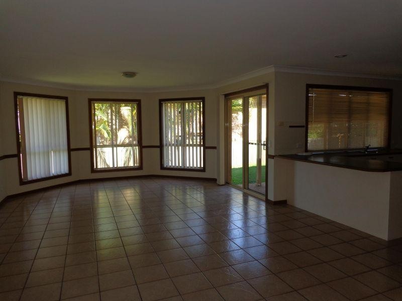 17 Paranka Drive South, Cleveland QLD 4163