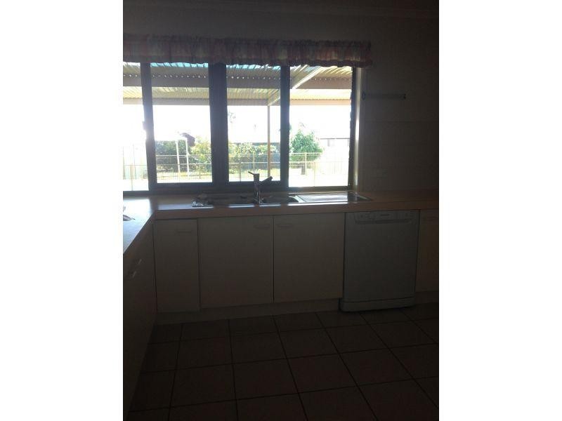 352 Bloomfield Street, Cleveland QLD 4163