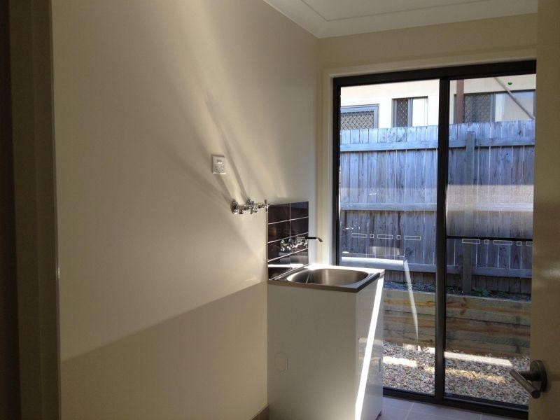 8 Thorne Road, Birkdale QLD 4159