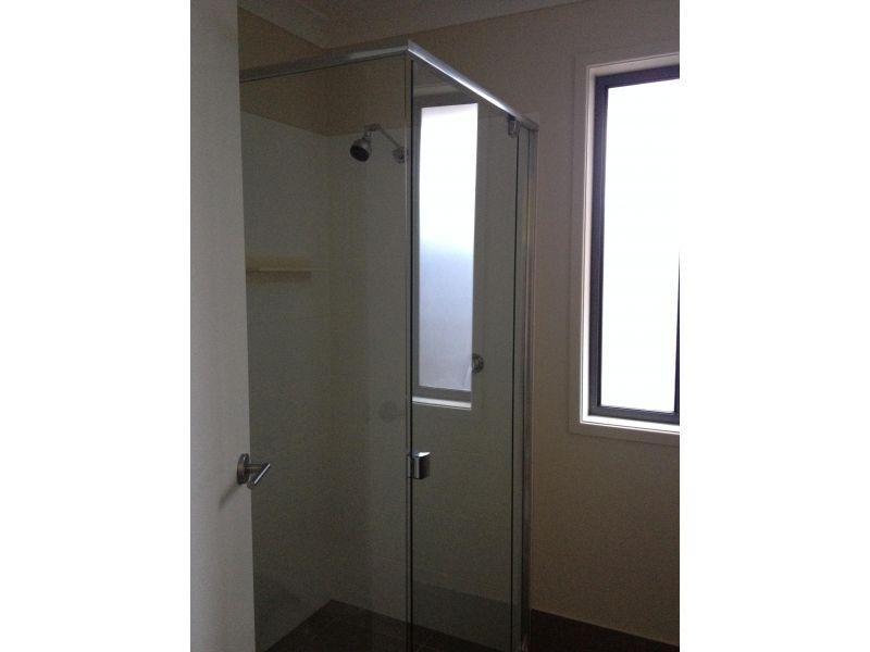 8 Thorne Road, Birkdale QLD 4159