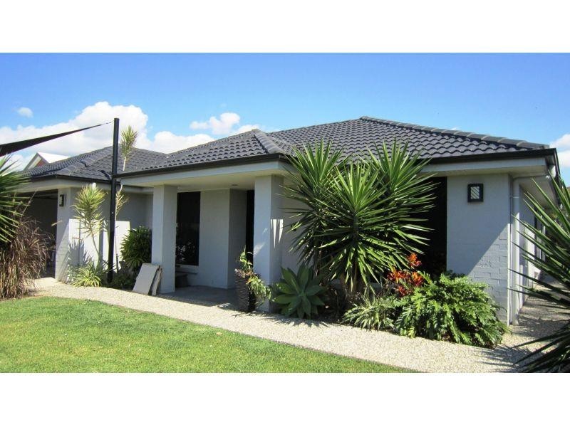 18 Hillcrest Street, Wellington Point QLD 4160