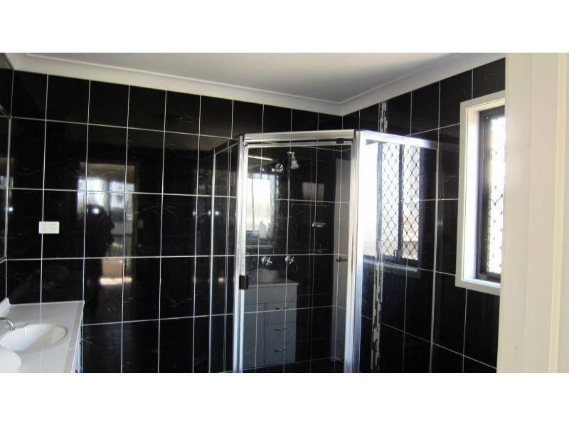 18 Hillcrest Street, Wellington Point QLD 4160