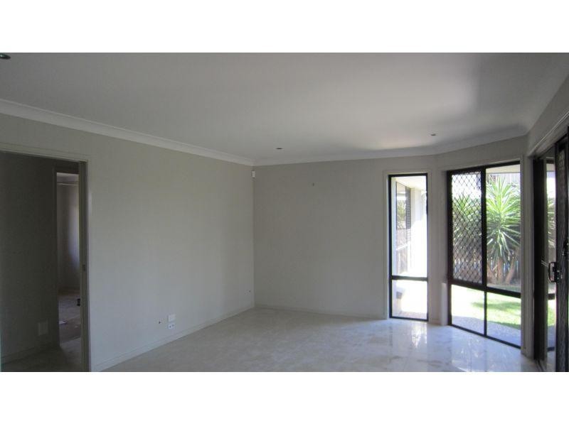 18 Hillcrest Street, Wellington Point QLD 4160