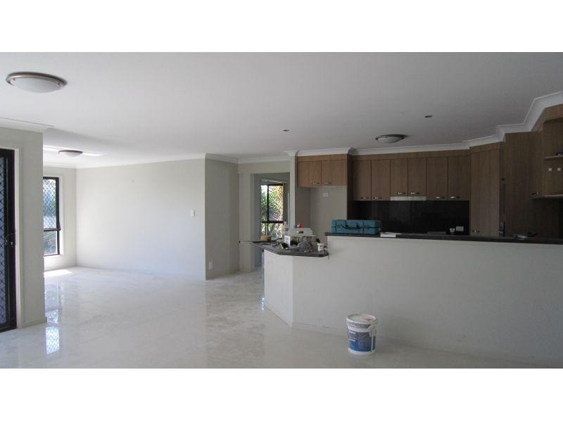 18 Hillcrest Street, Wellington Point QLD 4160