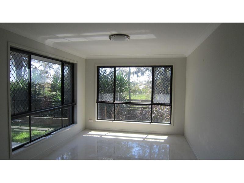 18 Hillcrest Street, Wellington Point QLD 4160