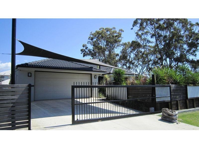 18 Hillcrest Street, Wellington Point QLD 4160