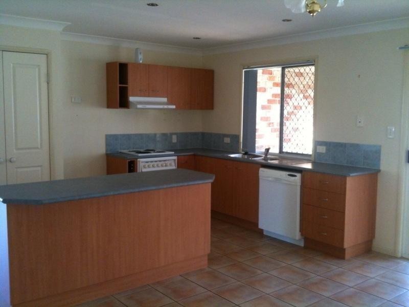 27 Spring Road, Kallangur QLD 4503