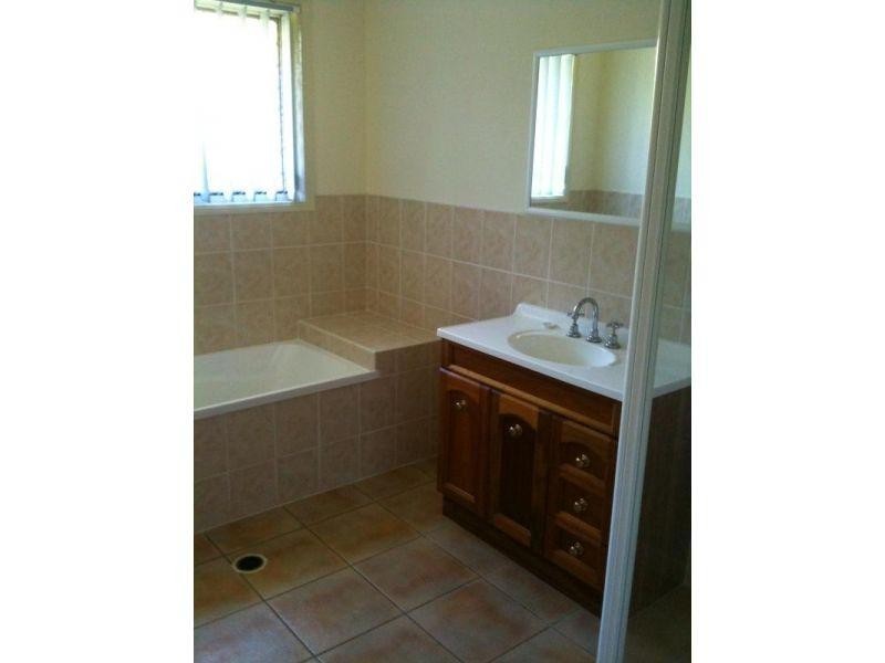 27 Spring Road, Kallangur QLD 4503