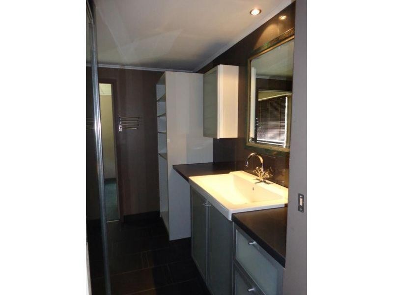 77 Bankside Street, Nathan QLD 4111