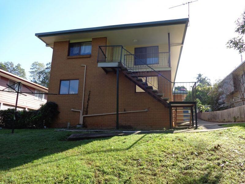 2/10 Roseglen Street, Greenslopes QLD 4120