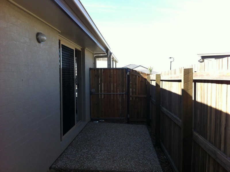 2/30 Toby Close, Kallangur QLD 4503