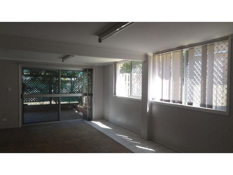 18 Rossinton Street, Birkdale QLD 4159