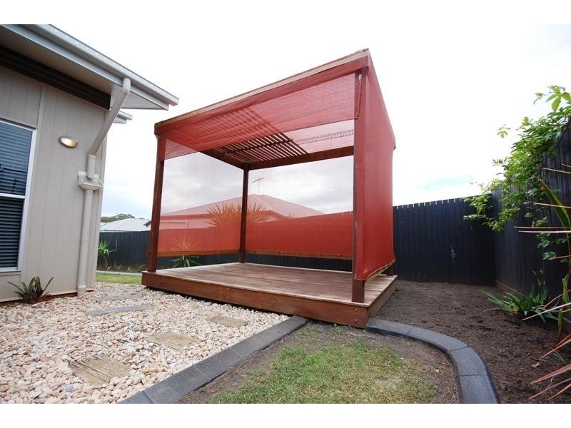 6 Syracuse Street, Redland Bay QLD 4165