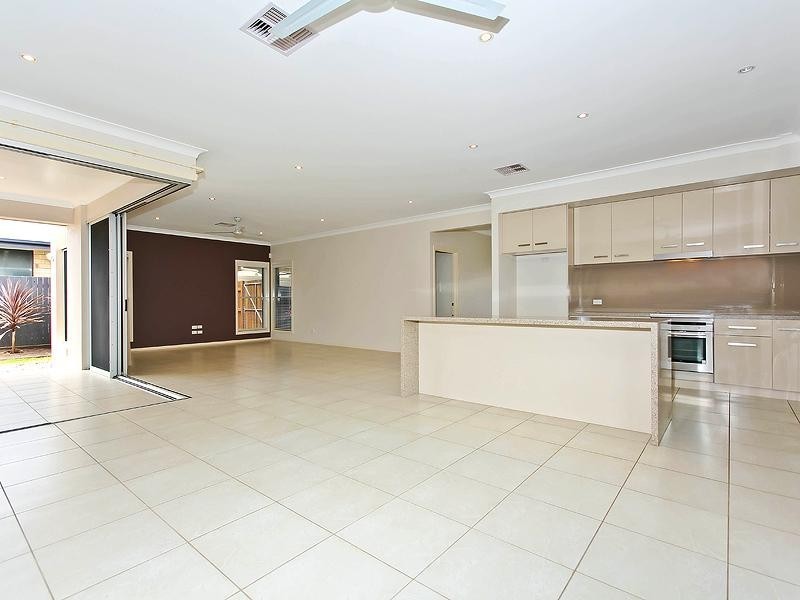 6 Syracuse Street, Redland Bay QLD 4165