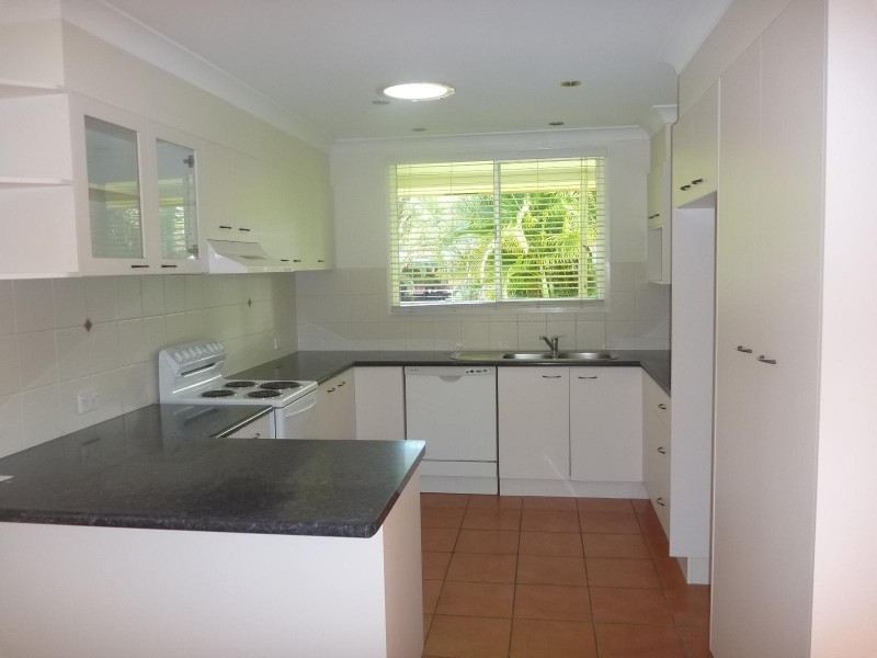 4 Christopher Street, Redland Bay QLD 4165