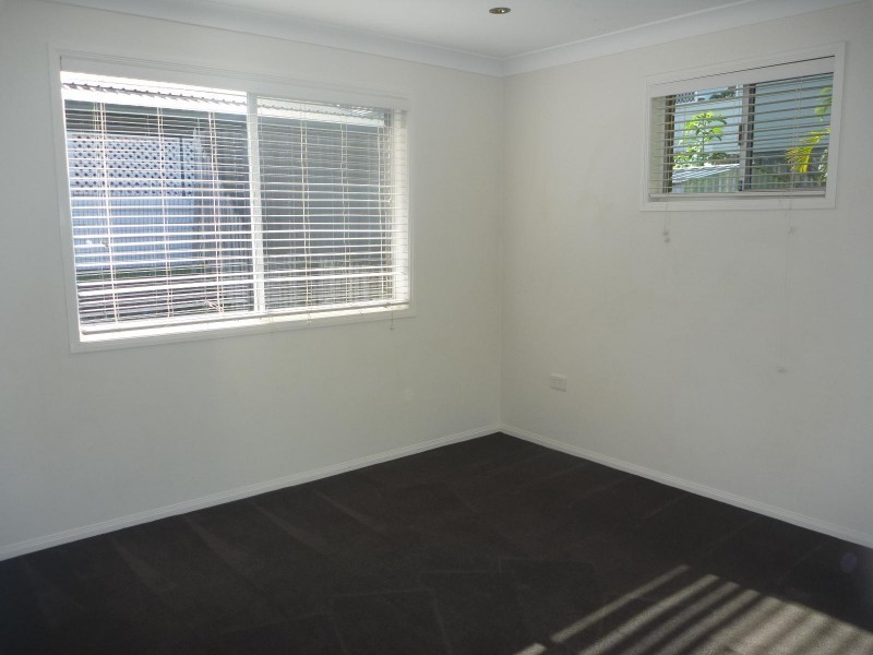 4 Christopher Street, Redland Bay QLD 4165