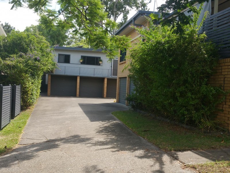 2/11 Ricardo Street, Kelvin Grove QLD 4059