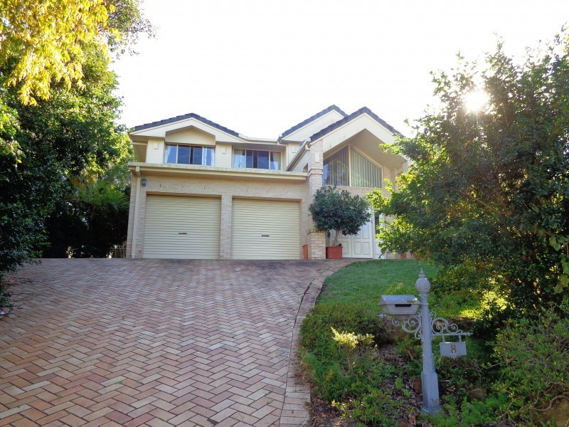 8 Merion Place, Carindale QLD 4152