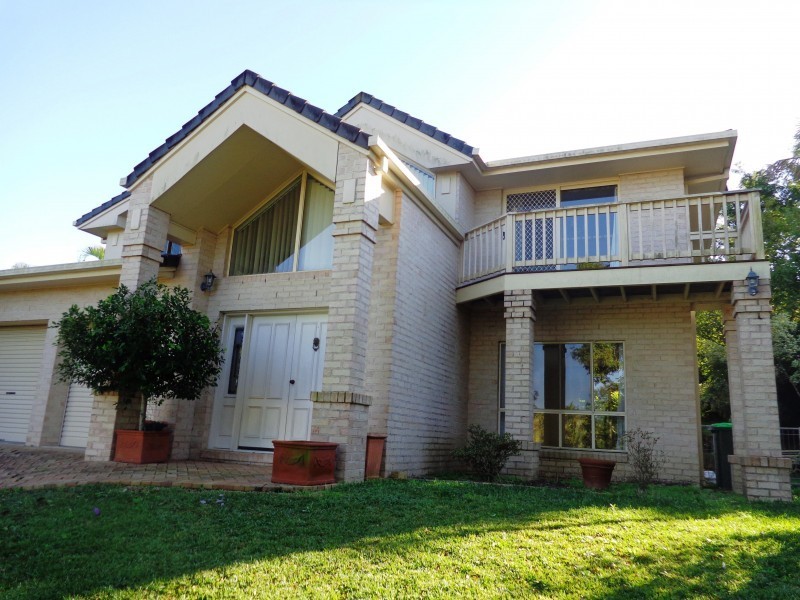 8 Merion Place, Carindale QLD 4152