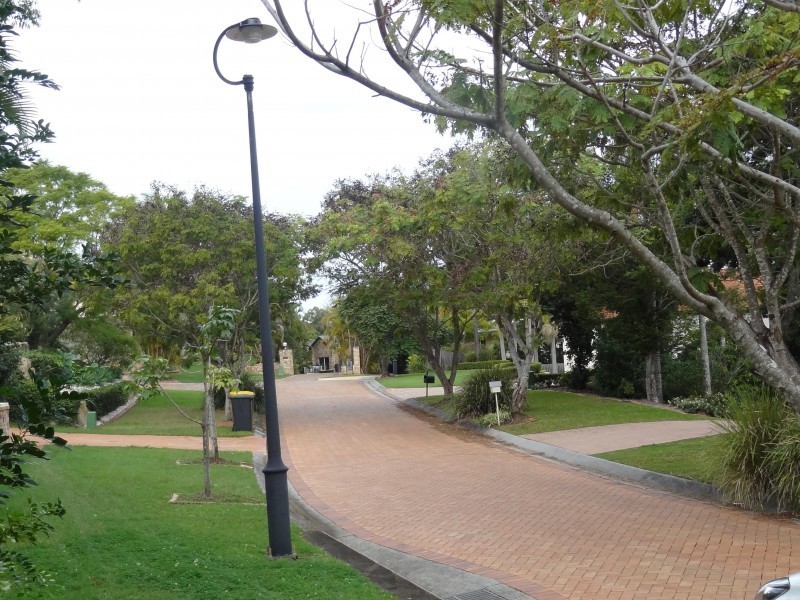 8 Merion Place, Carindale QLD 4152