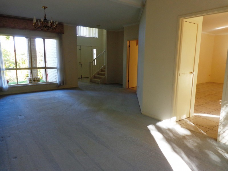 8 Merion Place, Carindale QLD 4152