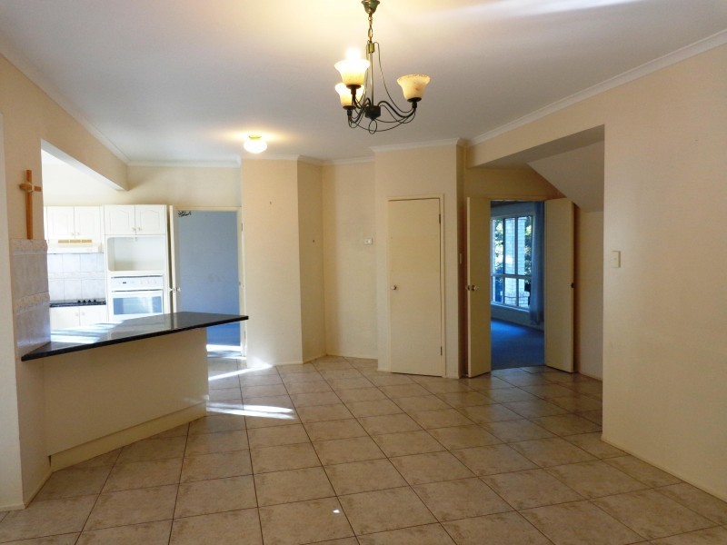 8 Merion Place, Carindale QLD 4152