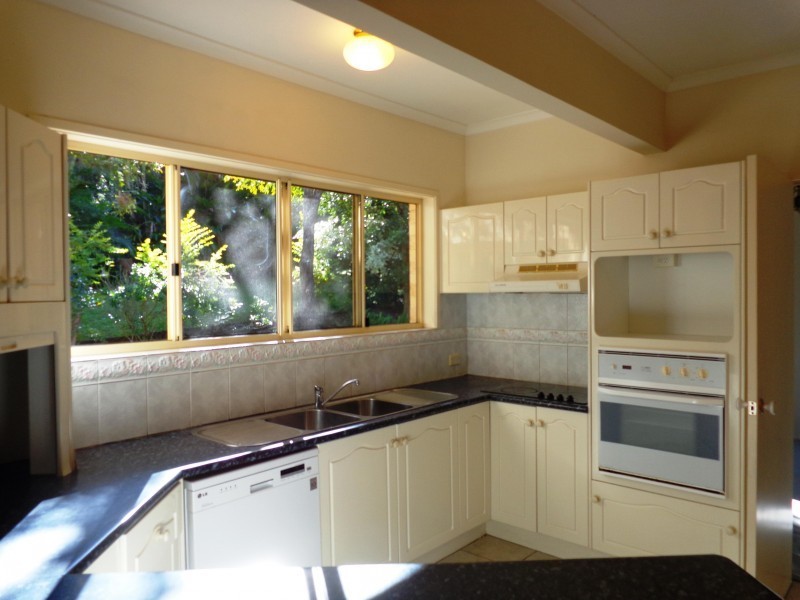 8 Merion Place, Carindale QLD 4152