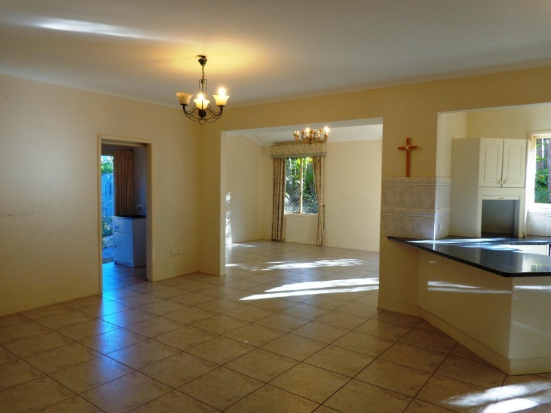 8 Merion Place, Carindale QLD 4152