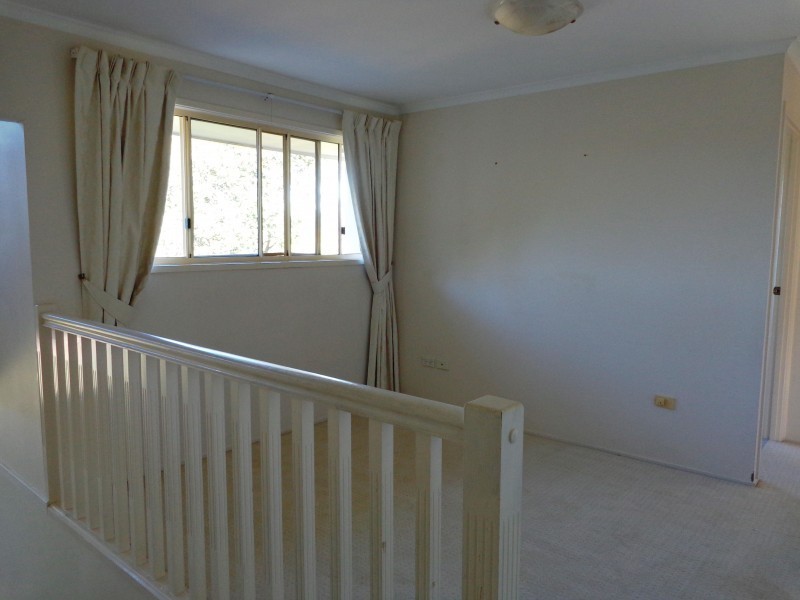 8 Merion Place, Carindale QLD 4152