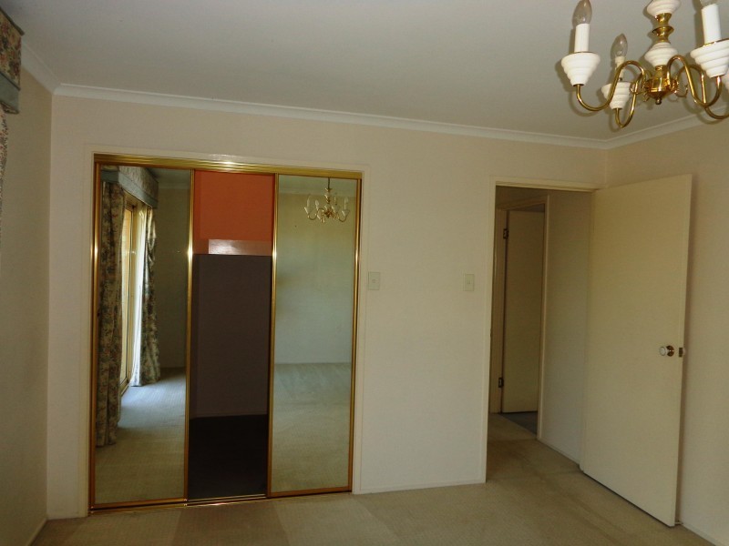 8 Merion Place, Carindale QLD 4152