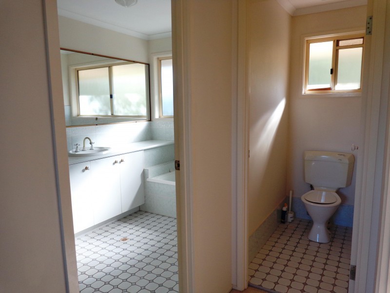 8 Merion Place, Carindale QLD 4152