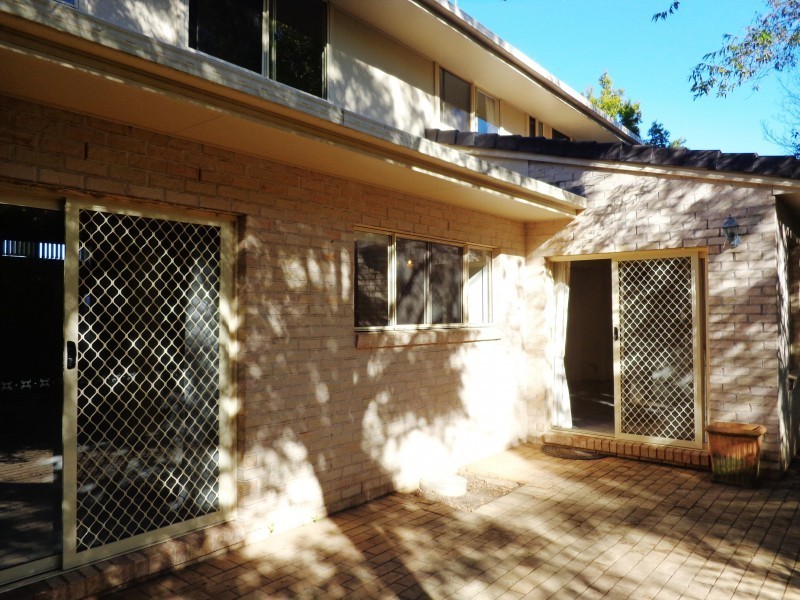 8 Merion Place, Carindale QLD 4152