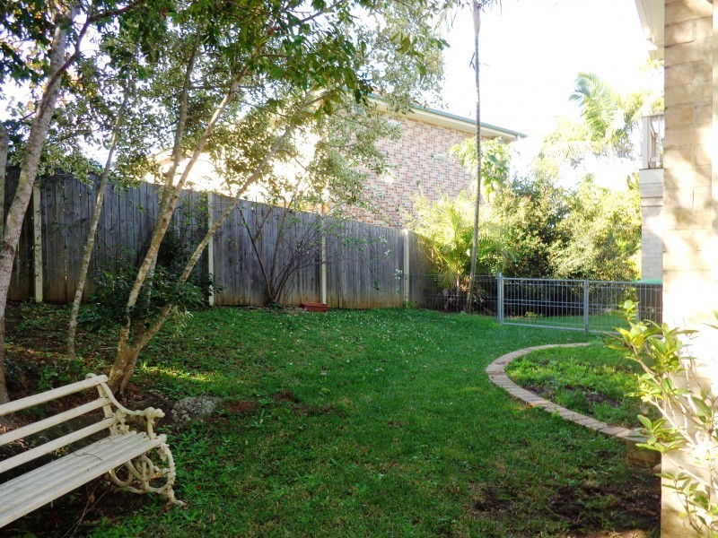 8 Merion Place, Carindale QLD 4152