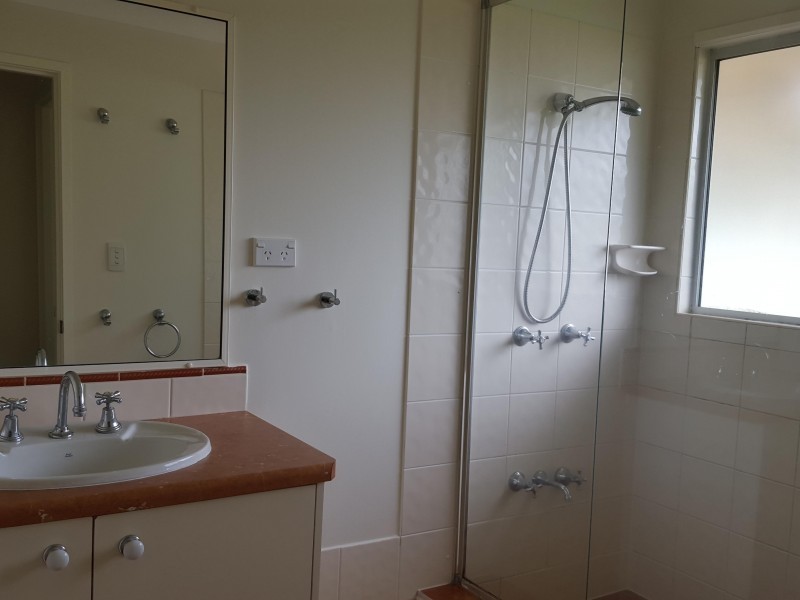 8 Vera Street, Redland Bay QLD 4165