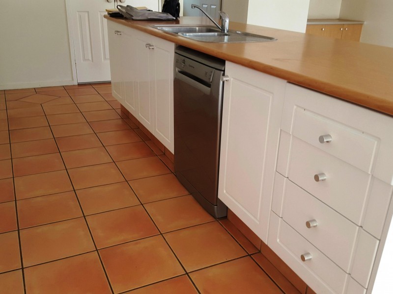 24 Cayman Drive, Clear Island Waters QLD 4226