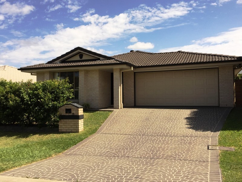 15 Olsen Crescent, Wakerley QLD 4154