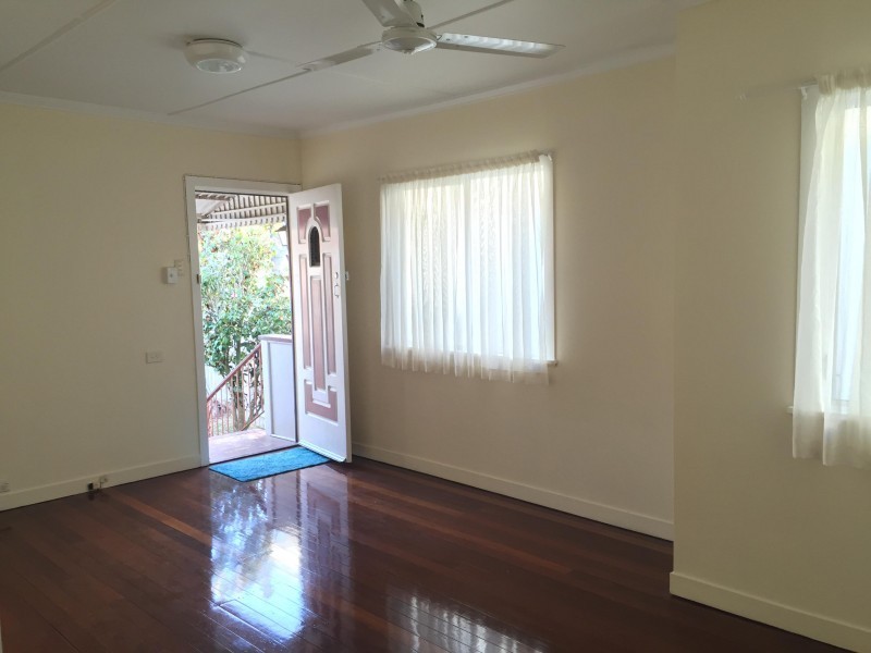 19 Waverley Road, Camp Hill QLD 4152