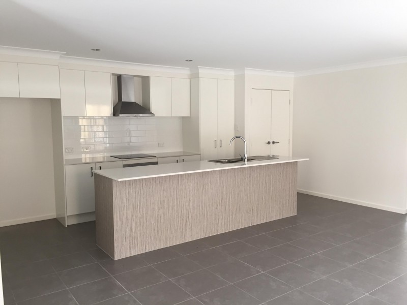 1/4 Tian Crescent, Upper Coomera QLD 4209