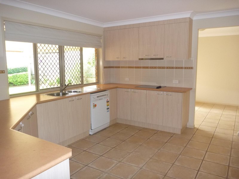10 Seaholly Crescent, Victoria Point QLD 4165