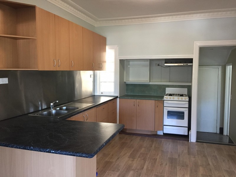 15 Captain street, Holland Park QLD 4121