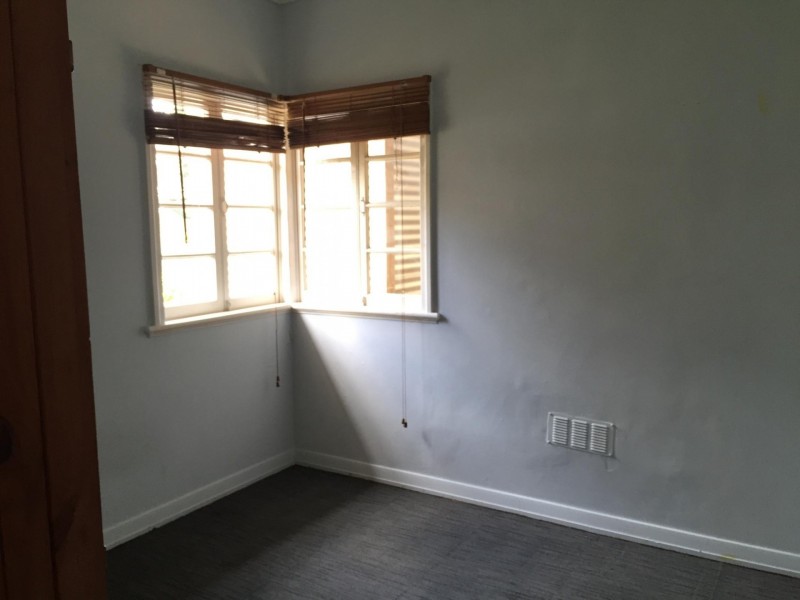 15 Captain street, Holland Park QLD 4121