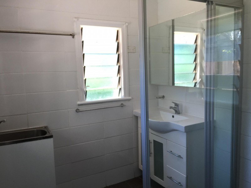 15 Captain street, Holland Park QLD 4121