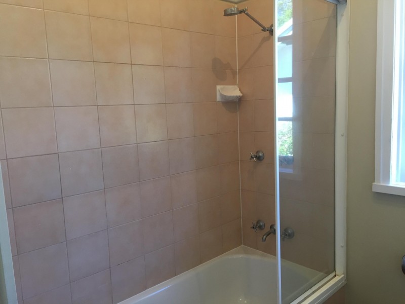 15 Captain street, Holland Park QLD 4121