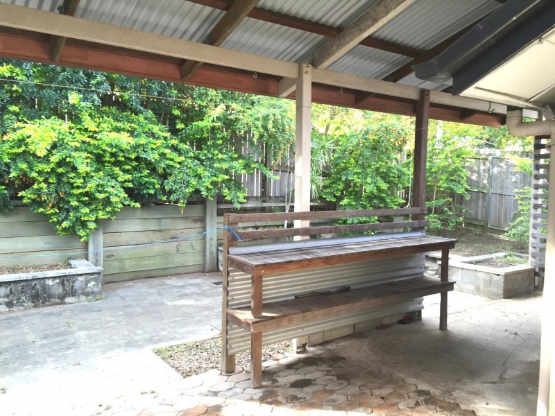 15 Captain street, Holland Park QLD 4121