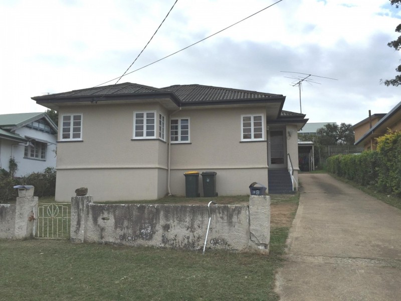 15 Captain street, Holland Park QLD 4121