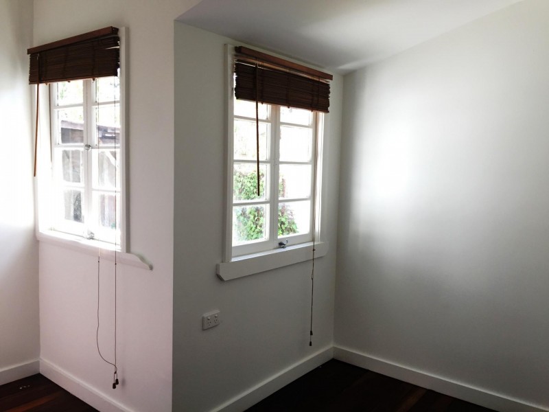 17 Captain Street, Holland Park QLD 4121